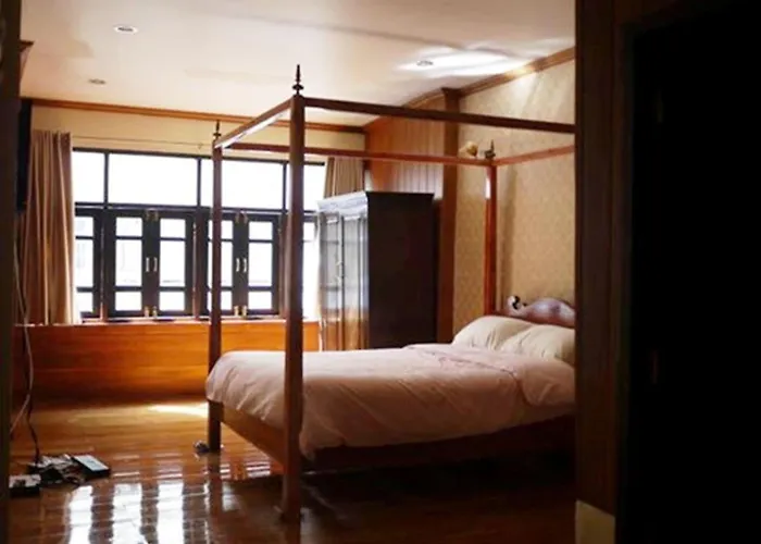 بيت ضيافة The Royal Thatien Village 2*